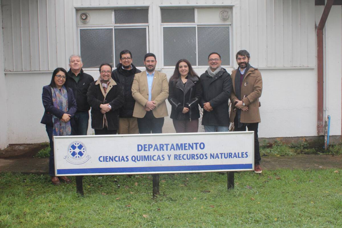 Estudiantes participando en las Olimpiadas Regionales de Ciencias Naturales en la Universidad de La Frontera