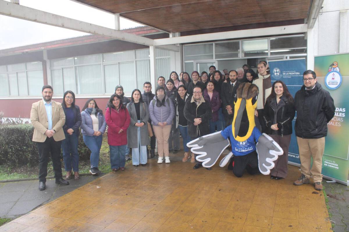 Estudiantes participando en las Olimpiadas Regionales de Ciencias Naturales en la Universidad de La Frontera