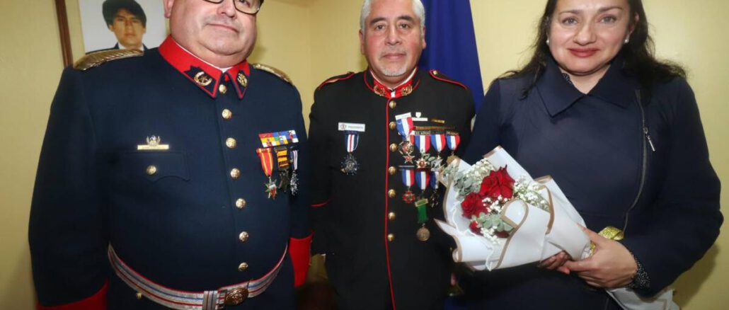 Voluntarios de la Décima Compañía de Bomberos de Temuco durante la celebración de su 29º aniversario en Labranza.