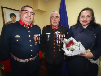 Voluntarios de la Décima Compañía de Bomberos de Temuco durante la celebración de su 29º aniversario en Labranza.