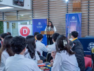 Estudiantes presentando sus iniciativas de ley en el Torneo Delibera en la Universidad de La Frontera