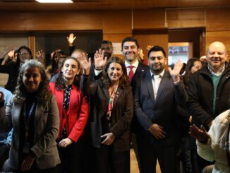 Autoridades y recicladores en la cumbre de economia circular en La Araucania
