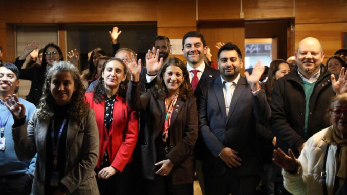 Autoridades y recicladores en la cumbre de economia circular en La Araucania