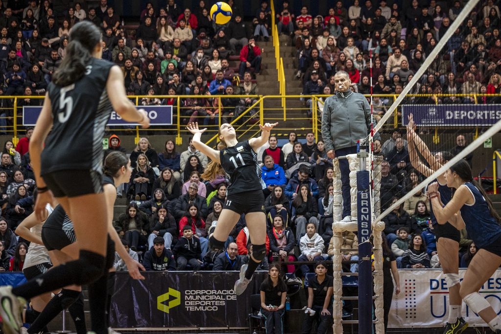 Partidos de voleibol femenino internacional en el Gimnasio Olímpico de la Universidad de La Frontera