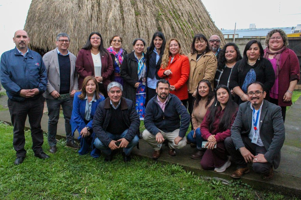 Ministra de Ciencia junto a emprendedoras mapuche en el Centro de Desarrollo de Negocios Inakeyu de Sercotec.