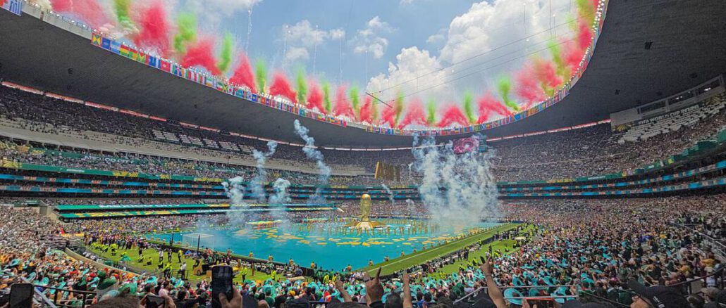 Aficionados viendo la final del Mundial 2026 en redes sociales con debate intenso