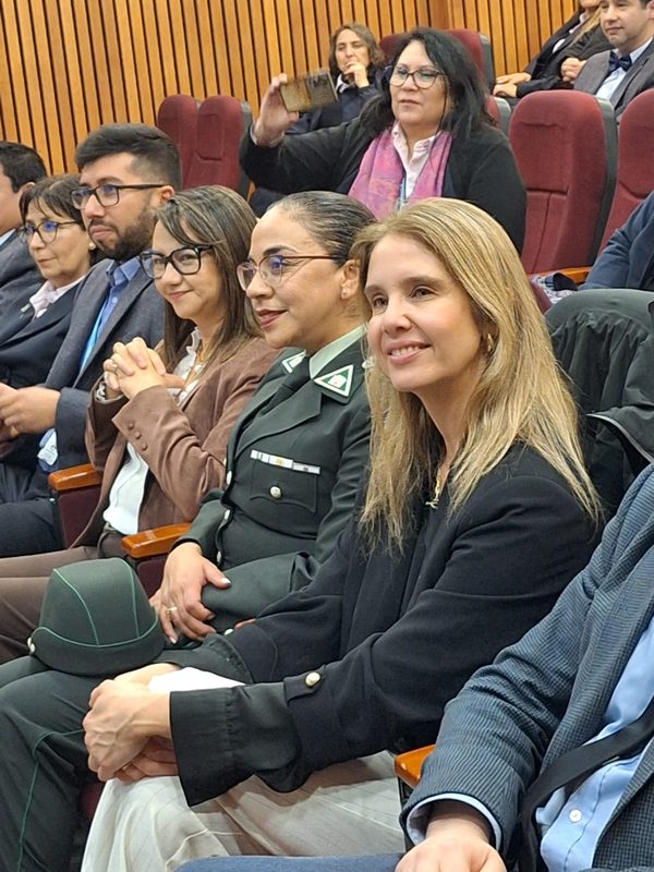 Ceremonia de aniversario del Registro Civil en La Araucanía con reconocimiento a funcionarios por años de servicio