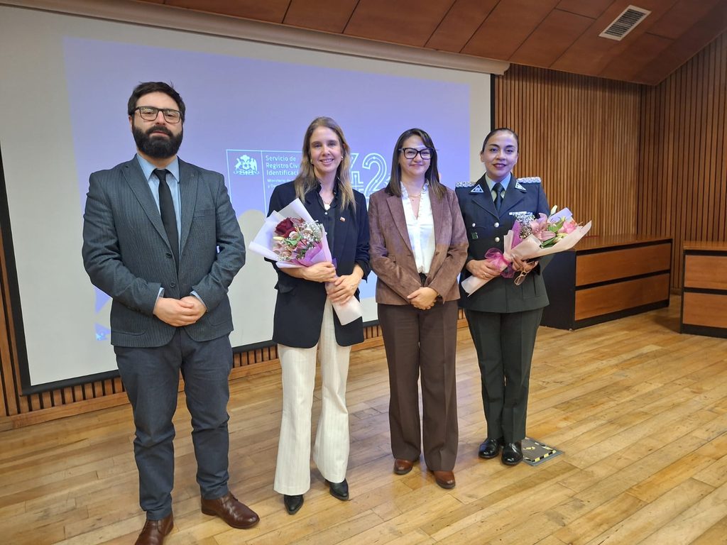 Ceremonia de aniversario del Registro Civil en La Araucanía con reconocimiento a funcionarios por años de servicio