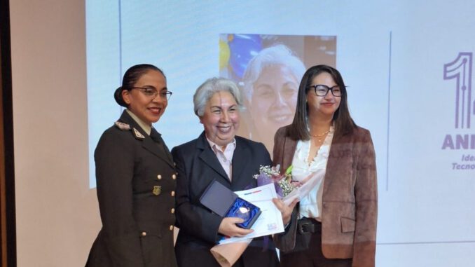 Ceremonia de aniversario del Registro Civil en La Araucanía con reconocimiento a funcionarios por años de servicio