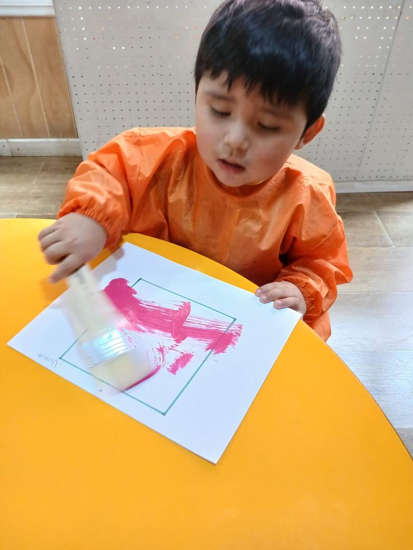 Niños y niñas participando en actividades pedagógicas lúdicas en la Sala Cuna Las Araucanas de Villarrica