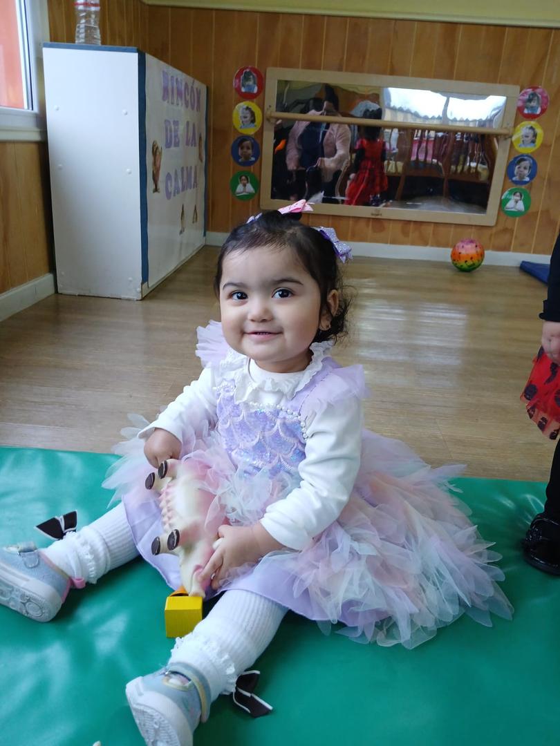 Niños y niñas participando en actividades pedagógicas lúdicas en la Sala Cuna Las Araucanas de Villarrica
