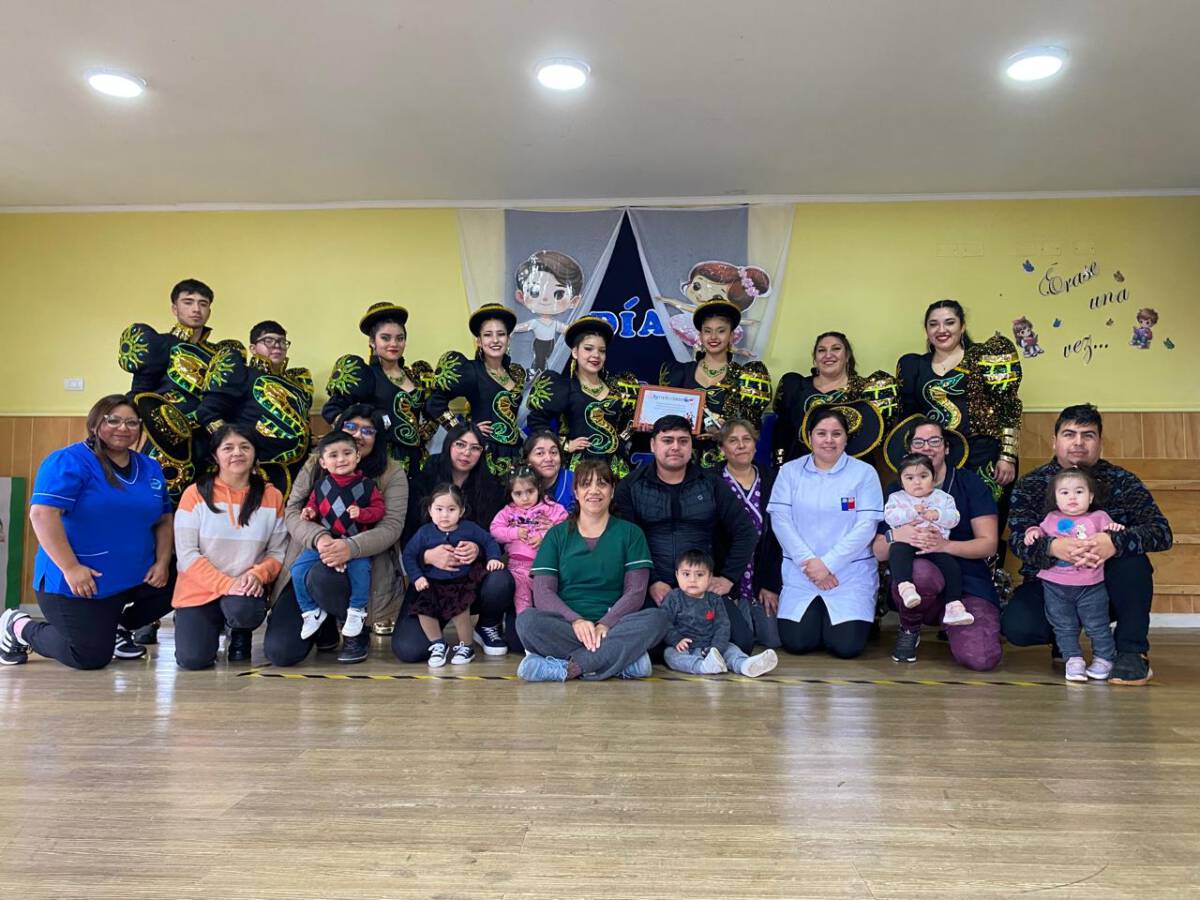 Niños y niñas participando en actividades pedagógicas lúdicas en la Sala Cuna Las Araucanas de Villarrica