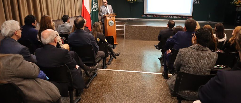 Especialistas en el seminario de orientadores Mentes que Transforman en Santo Tomás Temuco