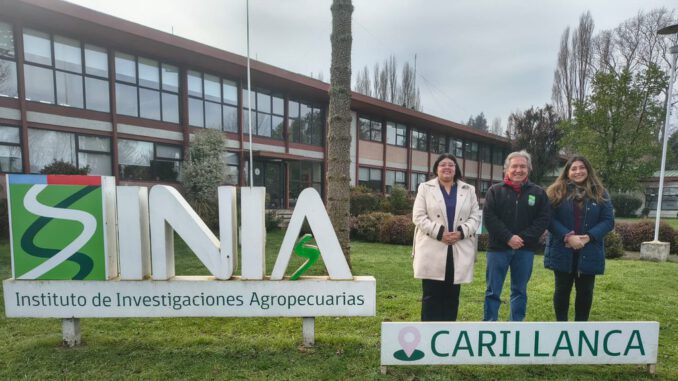 La seremi de Ciencia Saray Salazar recorriendo los laboratorios de investigación y tecnología en INIA Carillanca
