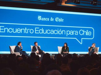 Autoridades y expertos participando en el tercer Encuentro Educación para Chile en la ciudad de Temuco.