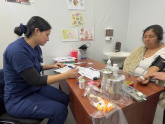 Estudiantes de Santo Tomás Temuco realizando trabajos voluntarios en la comuna de Lonquimay