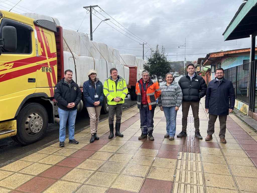 Entrega de forraje por parte de la Asociación de Agricultores de Malleco a productores afectados en Lumaco