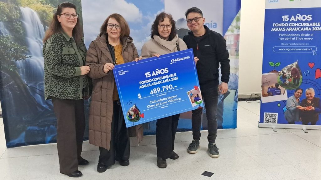 Ceremonia de entrega de fondos de desarrollo comunitario por Aguas Araucanía en Villarrica