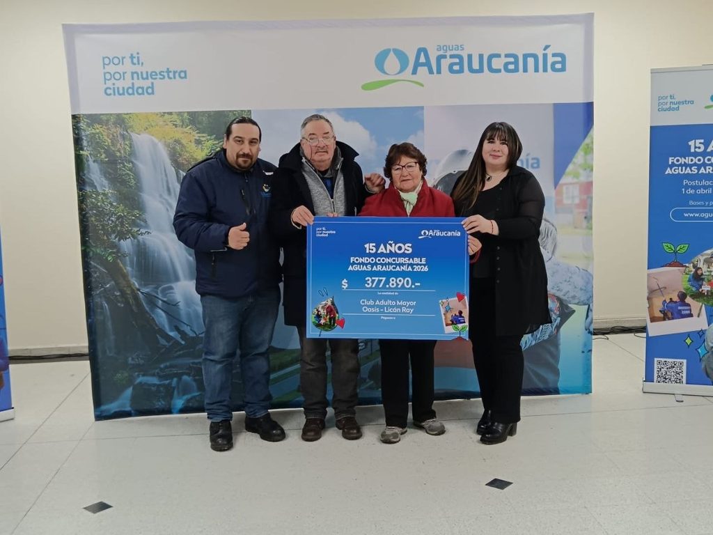 Ceremonia de entrega de fondos de desarrollo comunitario por Aguas Araucanía en Villarrica