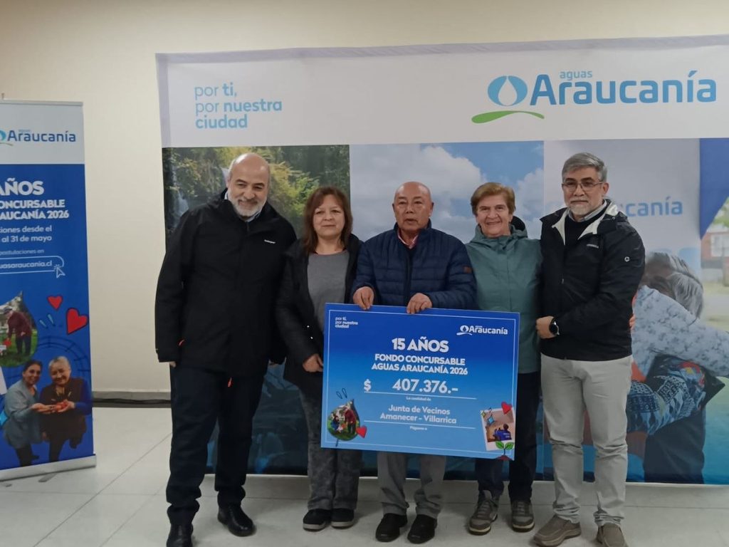 Ceremonia de entrega de fondos de desarrollo comunitario por Aguas Araucanía en Villarrica