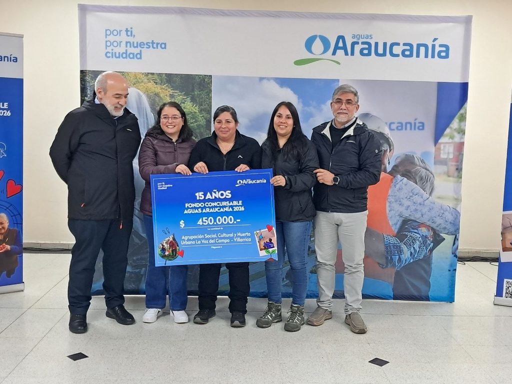 Ceremonia de entrega de fondos de desarrollo comunitario por Aguas Araucanía en Villarrica