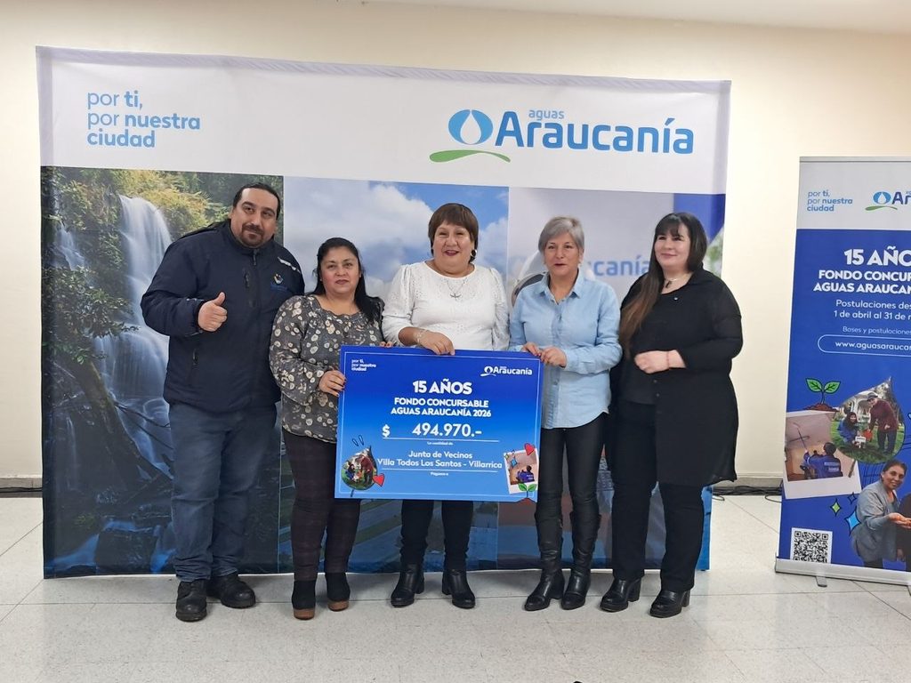 Ceremonia de entrega de fondos de desarrollo comunitario por Aguas Araucanía en Villarrica