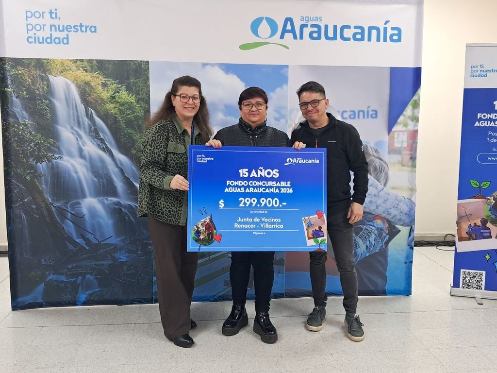 Ceremonia de entrega de fondos de desarrollo comunitario por Aguas Araucanía en Villarrica