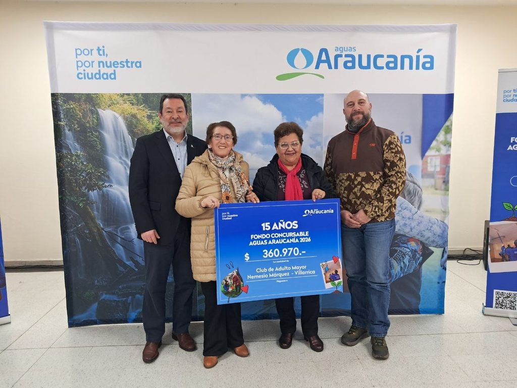 Ceremonia de entrega de fondos de desarrollo comunitario por Aguas Araucanía en Villarrica