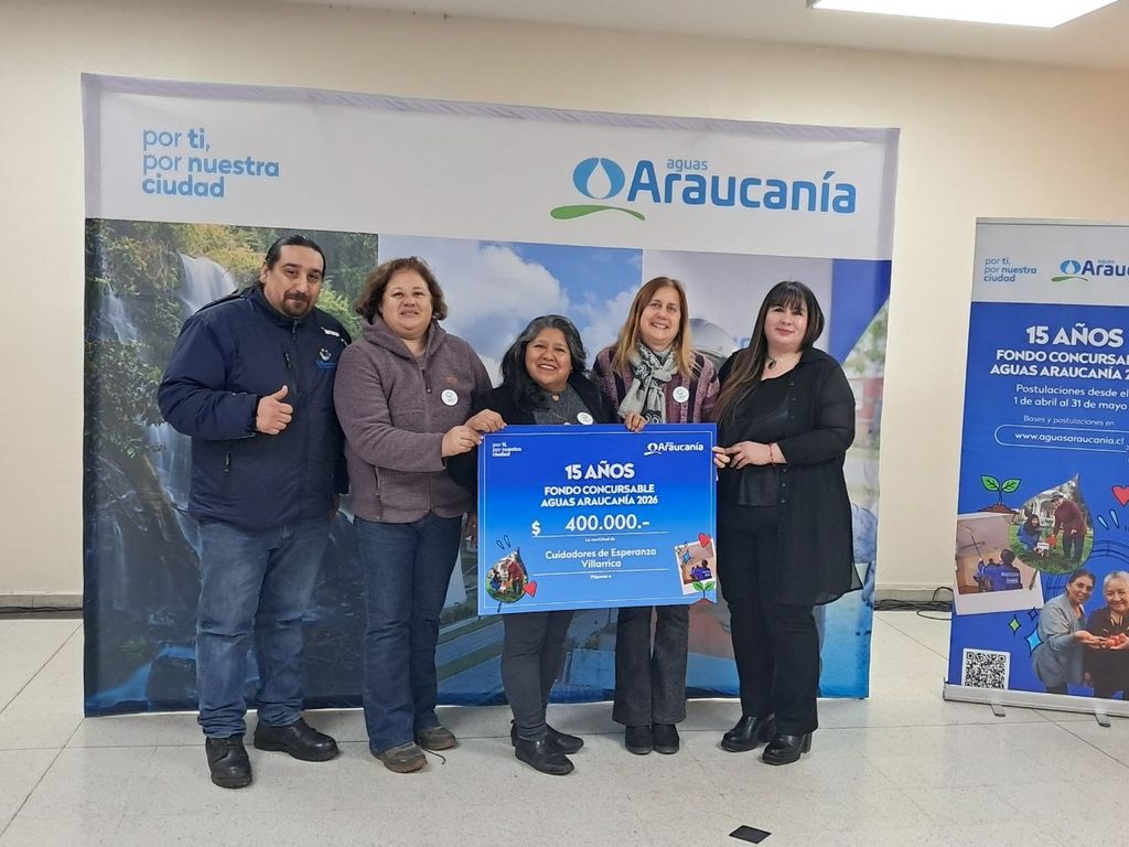 Ceremonia de entrega de fondos de desarrollo comunitario por Aguas Araucanía en Villarrica