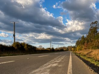 Estado de baches y deterioro en la calzada de la Ruta S-60 en la región de La Araucanía