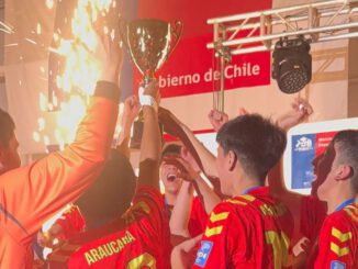 Equipos de balonmano escolar de Angol y Villarrica celebran su clasificación al nacional en el Polideportivo Rufino Bernedo
