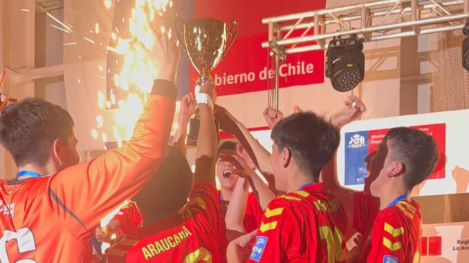 Equipos de balonmano escolar de Angol y Villarrica celebran su clasificación al nacional en el Polideportivo Rufino Bernedo