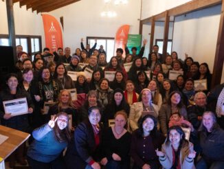 Ceremonia de certificación de emprendedores de Curarrehue y Pucón junto a representantes de AquaChile y Balloon Latam