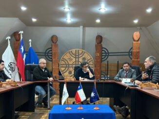 Reunion entre autoridades municipales y del MOP para revisar proyectos de infraestructura en Pucón
