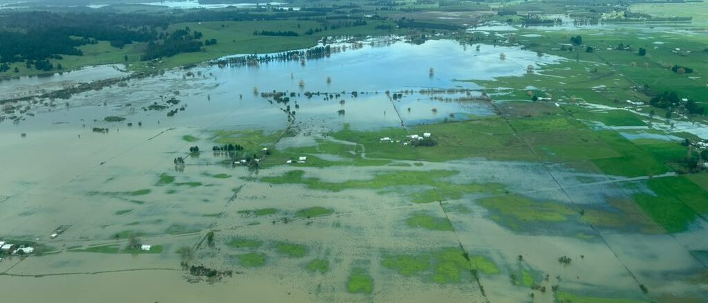 Autoridades chilenas realizan sobrevuelo en La Araucanía para evaluar los daños agrícolas causados por fuertes lluvias