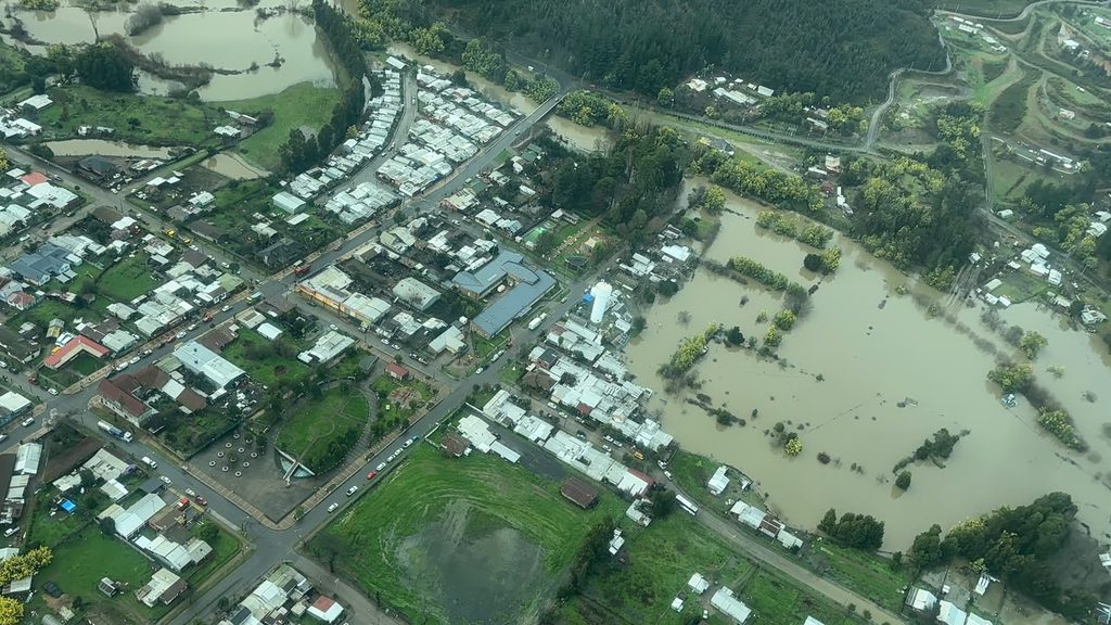 Autoridades chilenas realizan sobrevuelo en La Araucanía para evaluar los daños agrícolas causados por fuertes lluvias