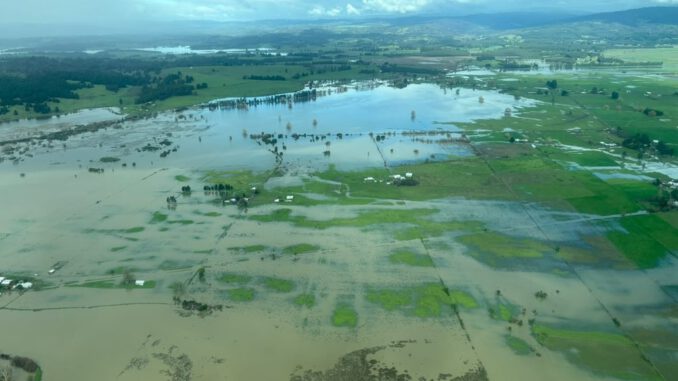 Autoridades chilenas realizan sobrevuelo en La Araucanía para evaluar los daños agrícolas causados por fuertes lluvias