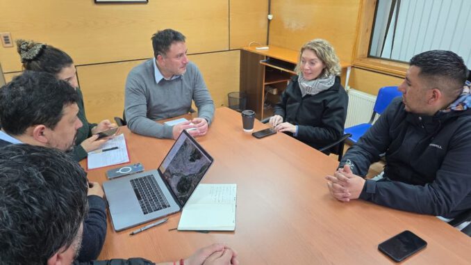 Reunion entre autoridades y dirigentes de la Linea 14 de colectivos para mejorar el transito en Temuco