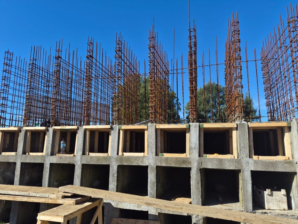 Obras de construcción de nuevos nichos en el Cementerio Municipal de Villarrica