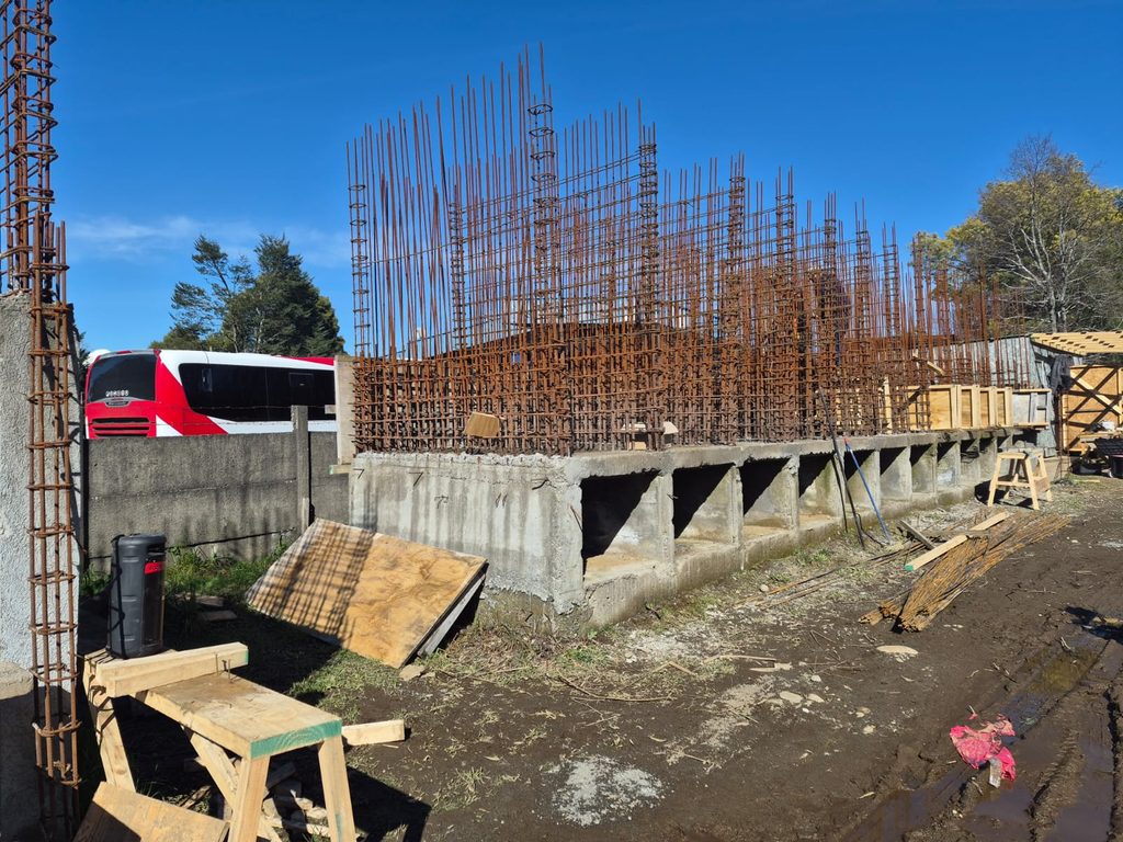 Obras de construcción de nuevos nichos en el Cementerio Municipal de Villarrica