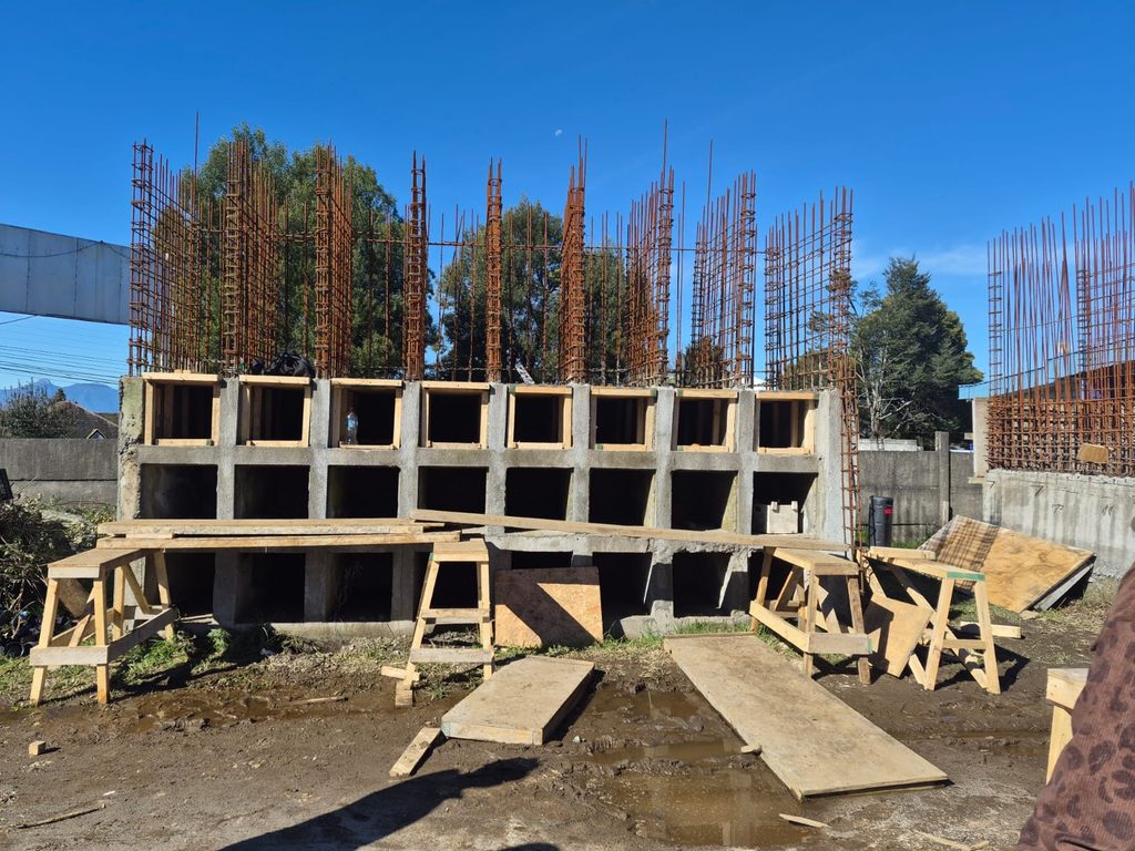 Obras de construcción de nuevos nichos en el Cementerio Municipal de Villarrica