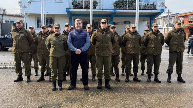 Carabineros apoyando labores de seguridad y ayuda humanitaria en zonas afectadas por inundaciones en Carahue