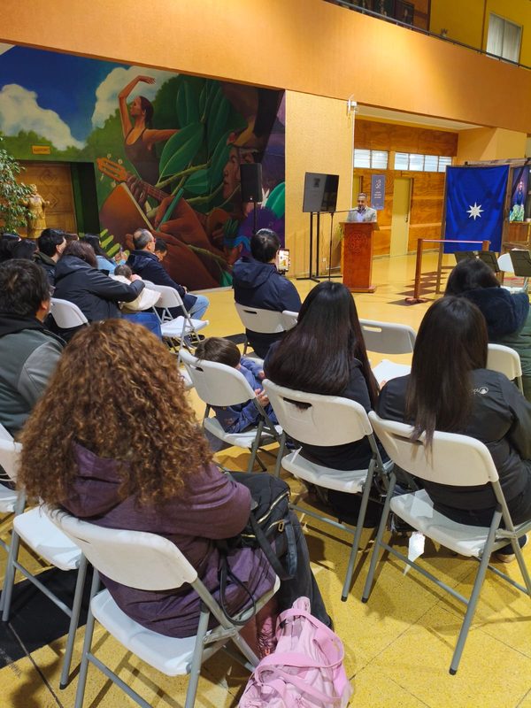 Exposición fotográfica Imágenes que remiten a sus raíces del artista mapuche Rafael Railaf en el Centro Cultural de Lautaro