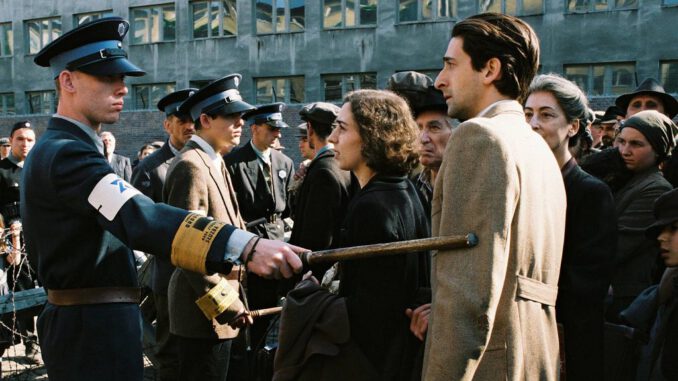 Cartelera cinematográfica sobre la Segunda Guerra Mundial en el Centro Cultural de Padre Las Casas