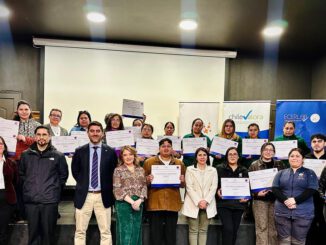 Trabajadores del Hotel Enjoy Pucón recibiendo sus certificados de competencias laborales de ChileValora