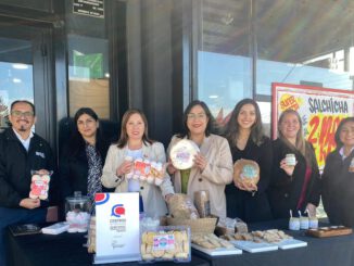 Productos de emprendedores locales exhibidos en las góndolas del supermercado Súper Oferta en Temuco