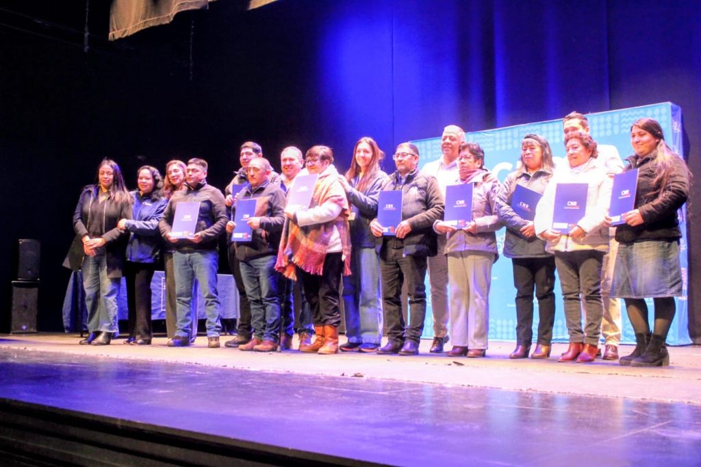 Entrega de bonificaciones de riego a pequeños agricultores indígenas de la provincia de Malleco