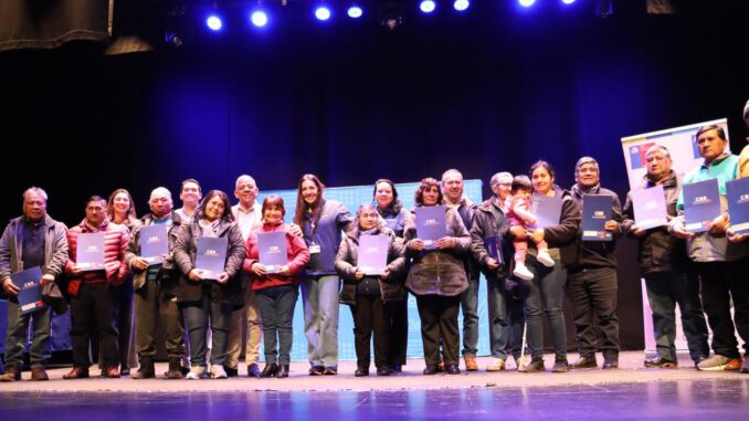 Entrega de bonificaciones de riego a pequeños agricultores indígenas de la provincia de Malleco