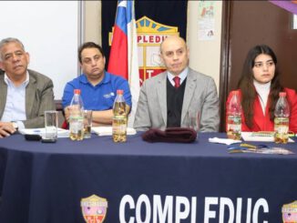 Representantes de la comunidad educativa y autoridades en reunión por la reposición del Complejo Educacional de Collipulli
