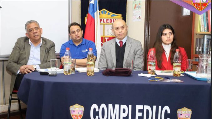 Representantes de la comunidad educativa y autoridades en reunión por la reposición del Complejo Educacional de Collipulli